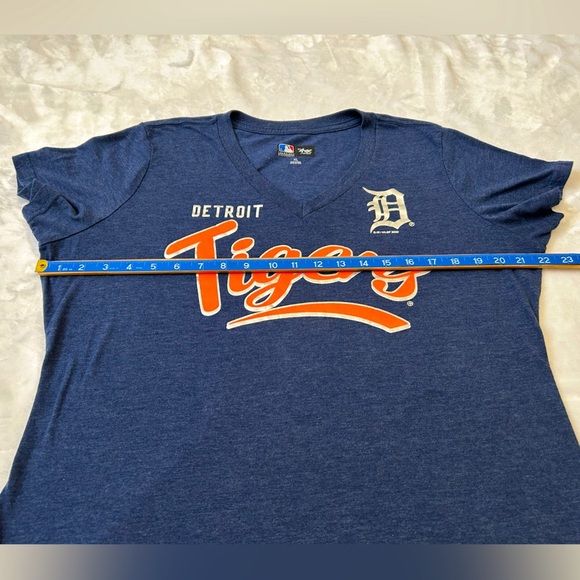 Detroit Tigers V-Neck T-Shirt - Picture 6 of 7